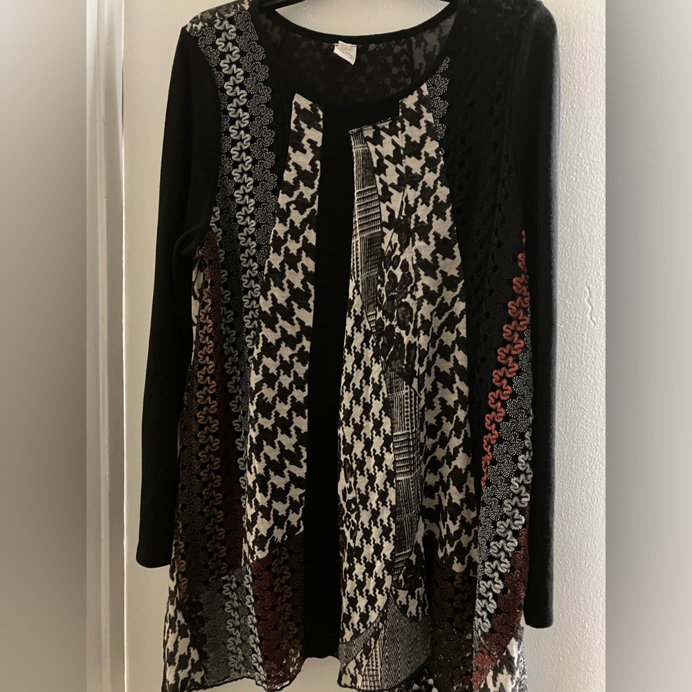 Dikalady Women’s XL Long Tunic Long Sleeve Lined Handkerchief Bottom Multi Color